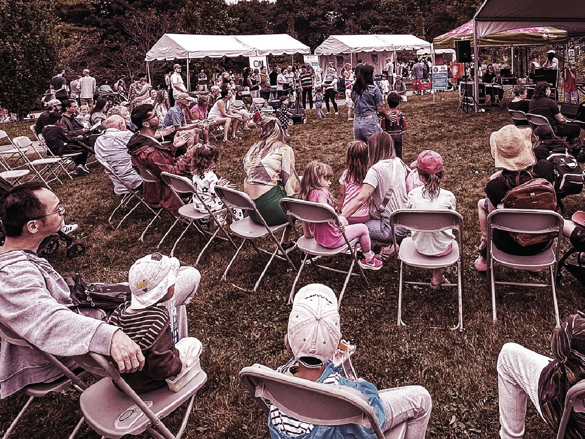 The park is holding a variety of parent-child activities in Royal Botanical Gardens - Hendrie Park - Helen M. Kippax Garden, Burlington, Canada.