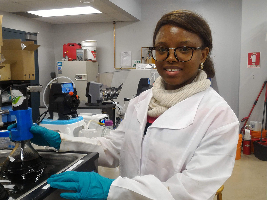 Frances Okoye, a PhD candidate in civil engineering, conducts lab research ​​to improve the performance of wastewater treatment plants