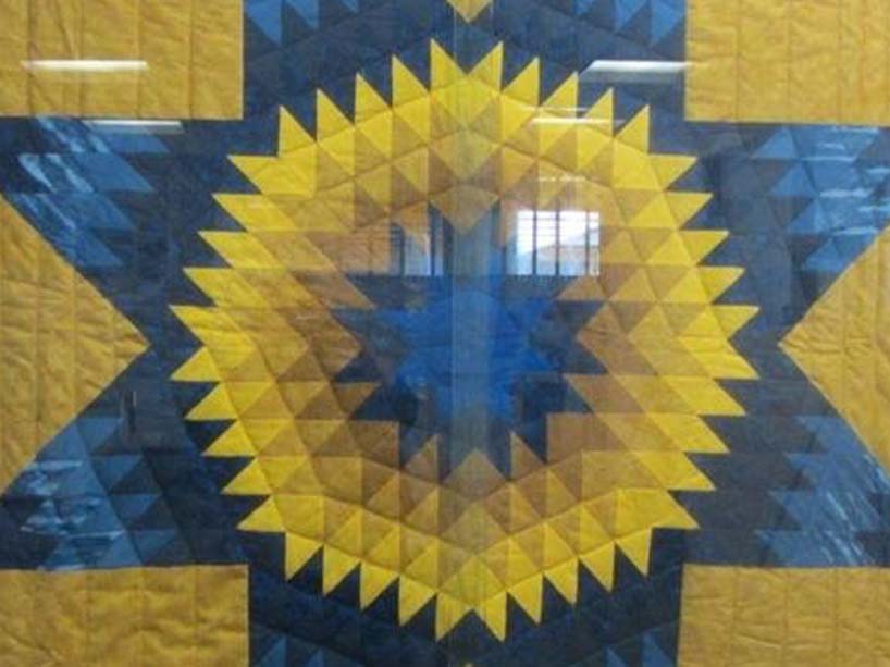 A quilted blanket that forms a star pattern