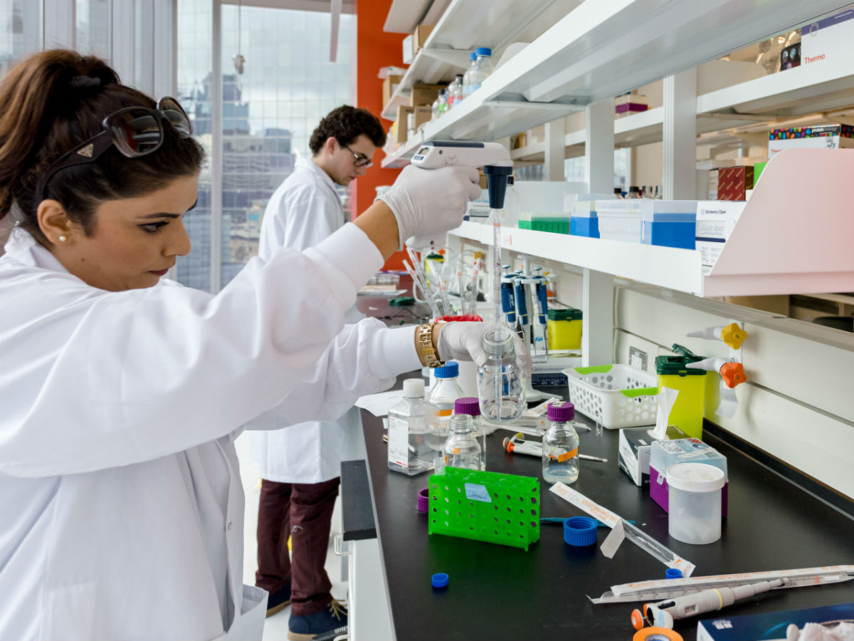 Students working in the MaRS lab