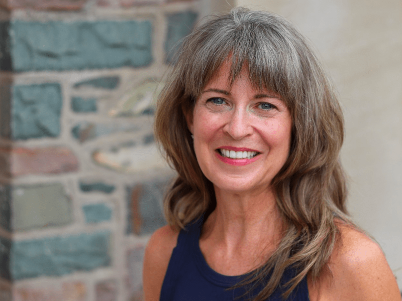 A potrait of Journalism Professor Lisa Taylor smiling 